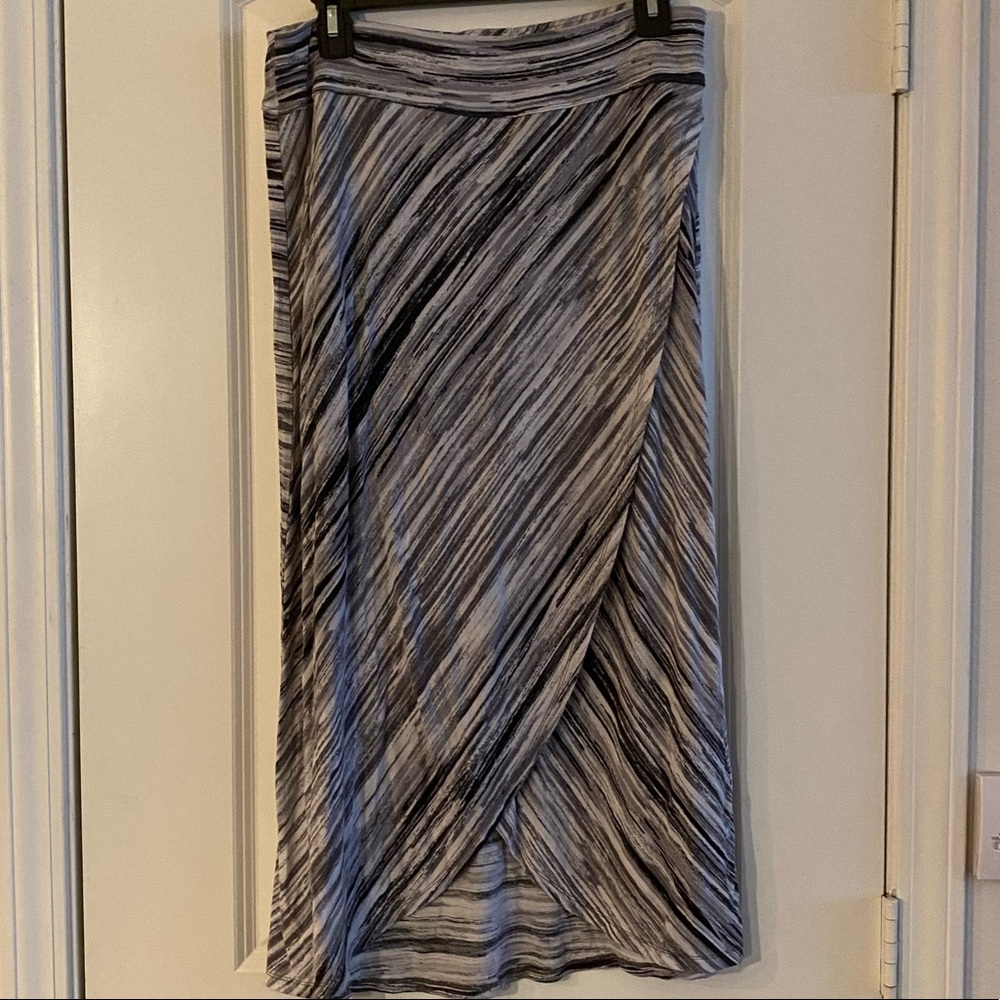 Dakini white and black midi skirt